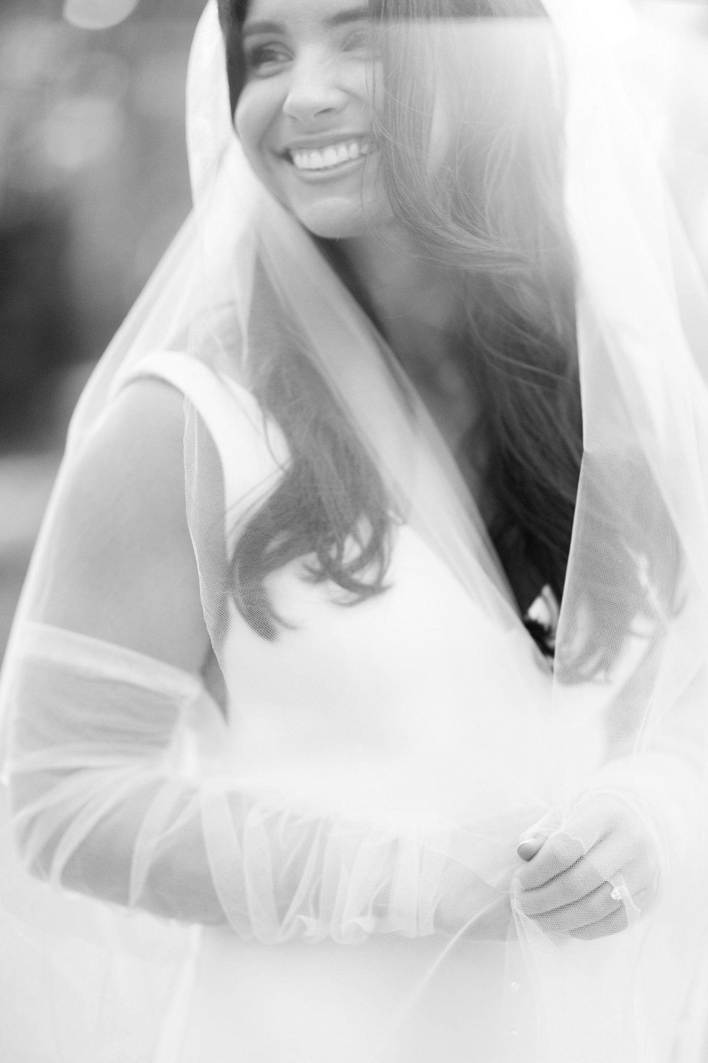 simple veil and fingerless sleeve gloves on bride that are opera length